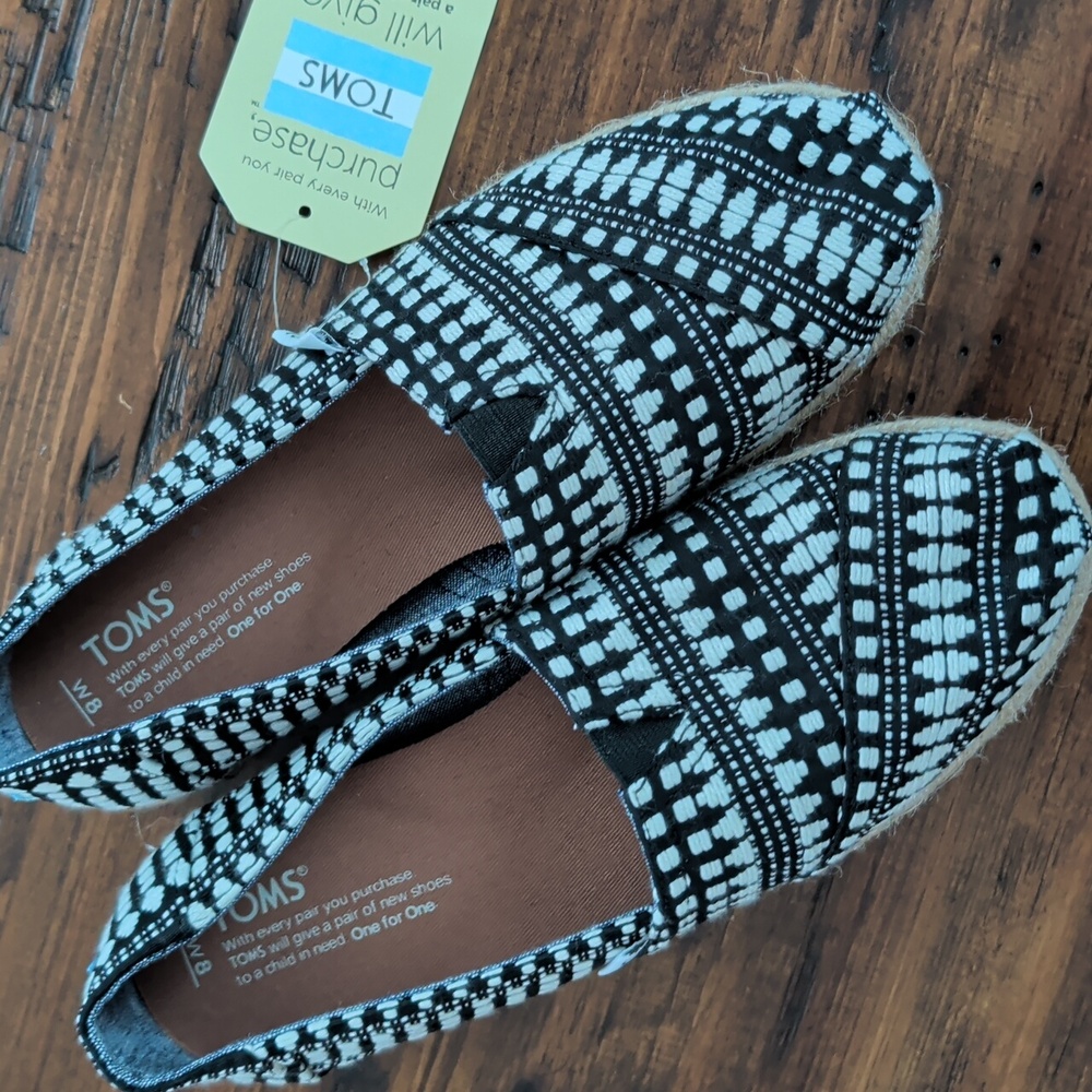 TOMS Rope Detail Black and White Espadrilles Slip On Sneakers Size 8 New - Picture 2 of 10